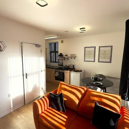 Rooms Near Me - Last Min! Private Place Smarttv Kitchen Parking King & Sofa Bed Halesowen Exterior photo