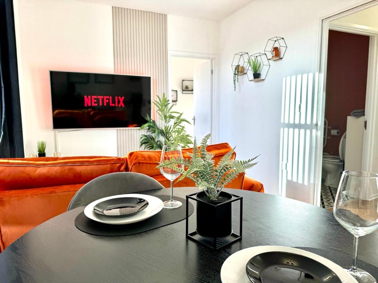 Near Me - Last Min! Private Place Smarttv Kitchen Parking King & Sofa Bed * Halesowen
